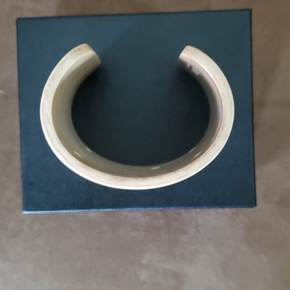 Authentic Fendi Cuff Bracelet Acrylic Brown - Picture 8 of 8